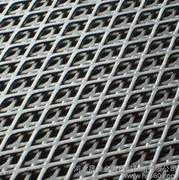 金属板网 重型与中重型钢板网及滤片的全面供应解析