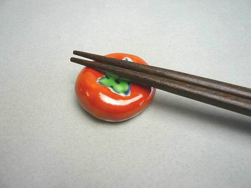 厨房里的创意艺术 西红柿筷架与番茄架的双重妙用